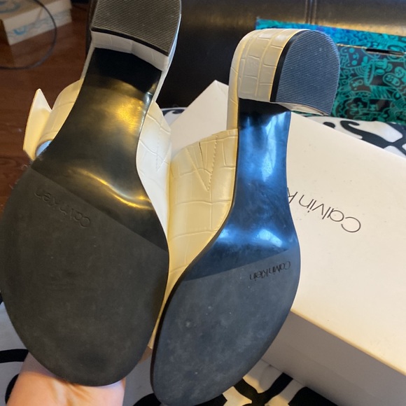 Calvin Klein - Picture 3 of 3